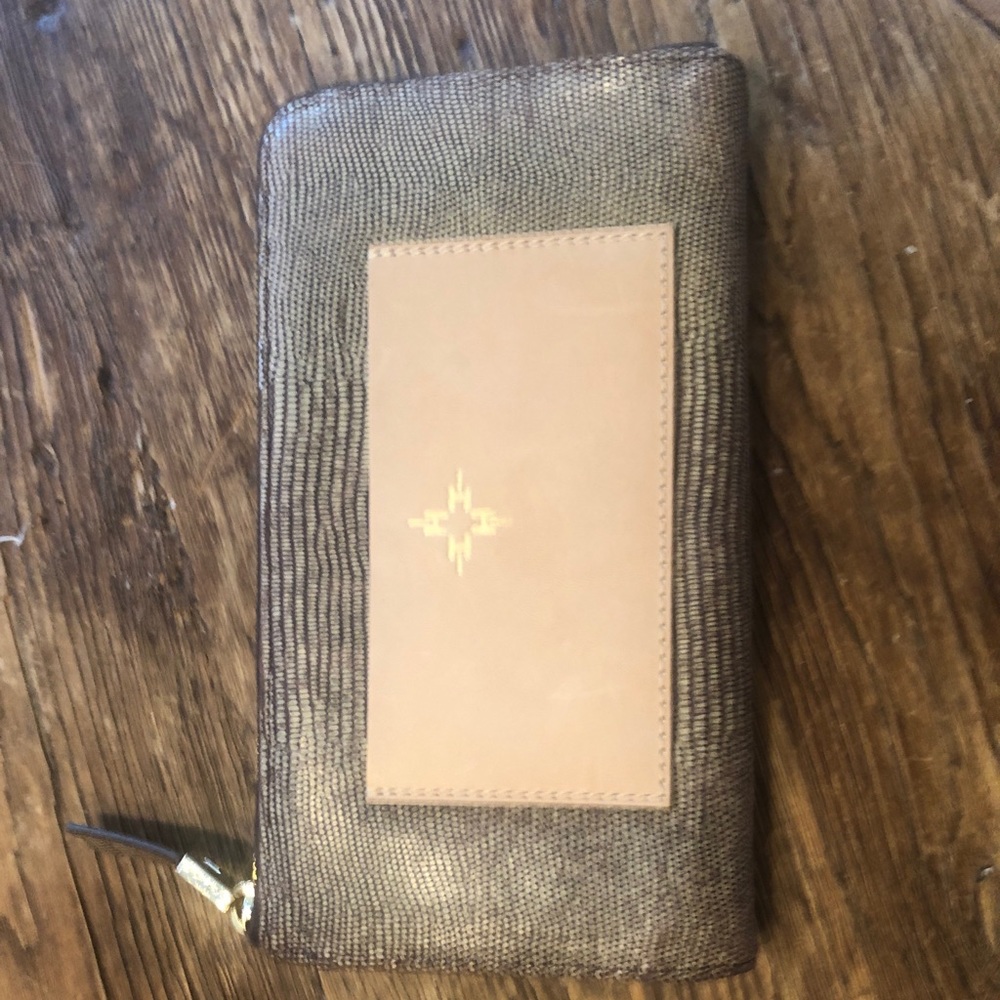 India hicks wallet